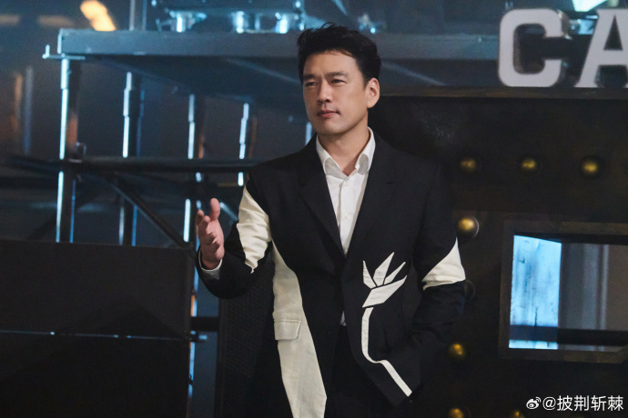 和林志穎同歲！《花系列》男星「近半百拚選秀」成雅痞大叔　驚吐經濟狀況「我沒有錢」