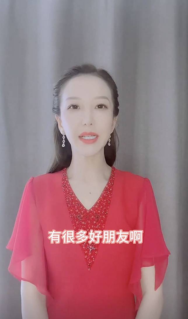 63歲齊秦罕現身「身邊站長髮美女」誤以為是老婆　挖出真實背景「擁5身分」網愣：不簡單