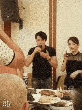 57歲郭富城現身娘家！帶妻女拜見「比自己大2歲的岳父」還彎腰敬酒　岳母親戚「很滿意明星女婿」開心聚餐