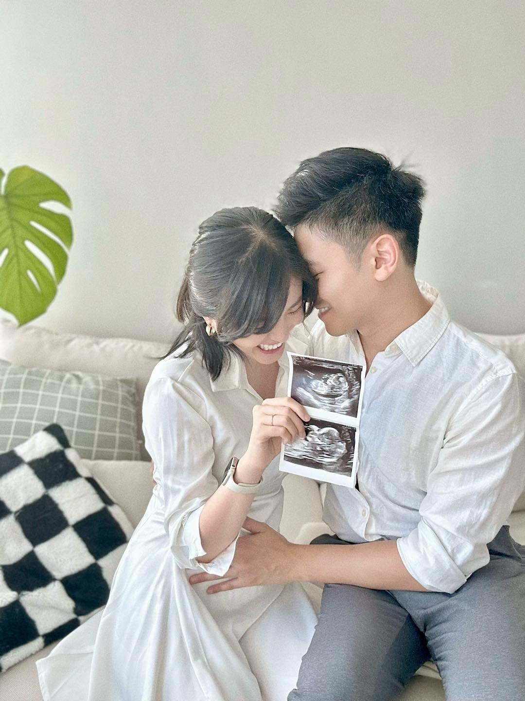 當香港媳婦3年！前主播七夕報喜「曬超音波照」　甜依偎尪「寶寶暱稱曝光」