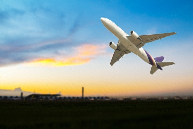 幫忙帶外孫7年！趁放假「女兒帶我和孩子一起旅遊」　機場收到「女婿的2則語音」我心寒轉身結束旅程