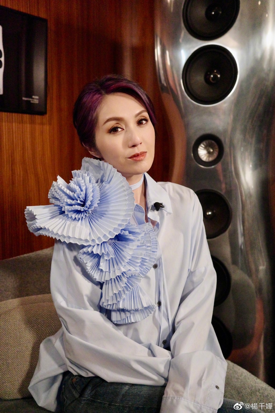 獲封鄭秀文翻版！49歲資深天后「遭質疑修圖修過頭」活像油畫　她不藏了「以真面目示人」驚呆全網