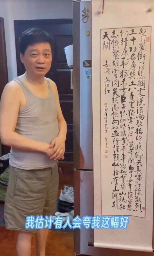 消失多年患抑鬱！60歲大咖主持「淪擺攤賣字畫」老態盡顯　認了為養家餬口「我覺得不丟人」
