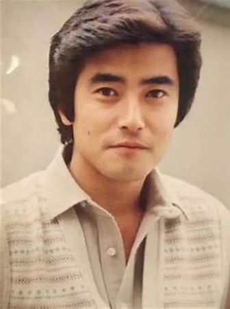 女兒墜樓亡1年半！資深男星「臉頰凹陷＋滿頭白髮」網驚認不出　「接連打擊一夜衰老」本人回應了