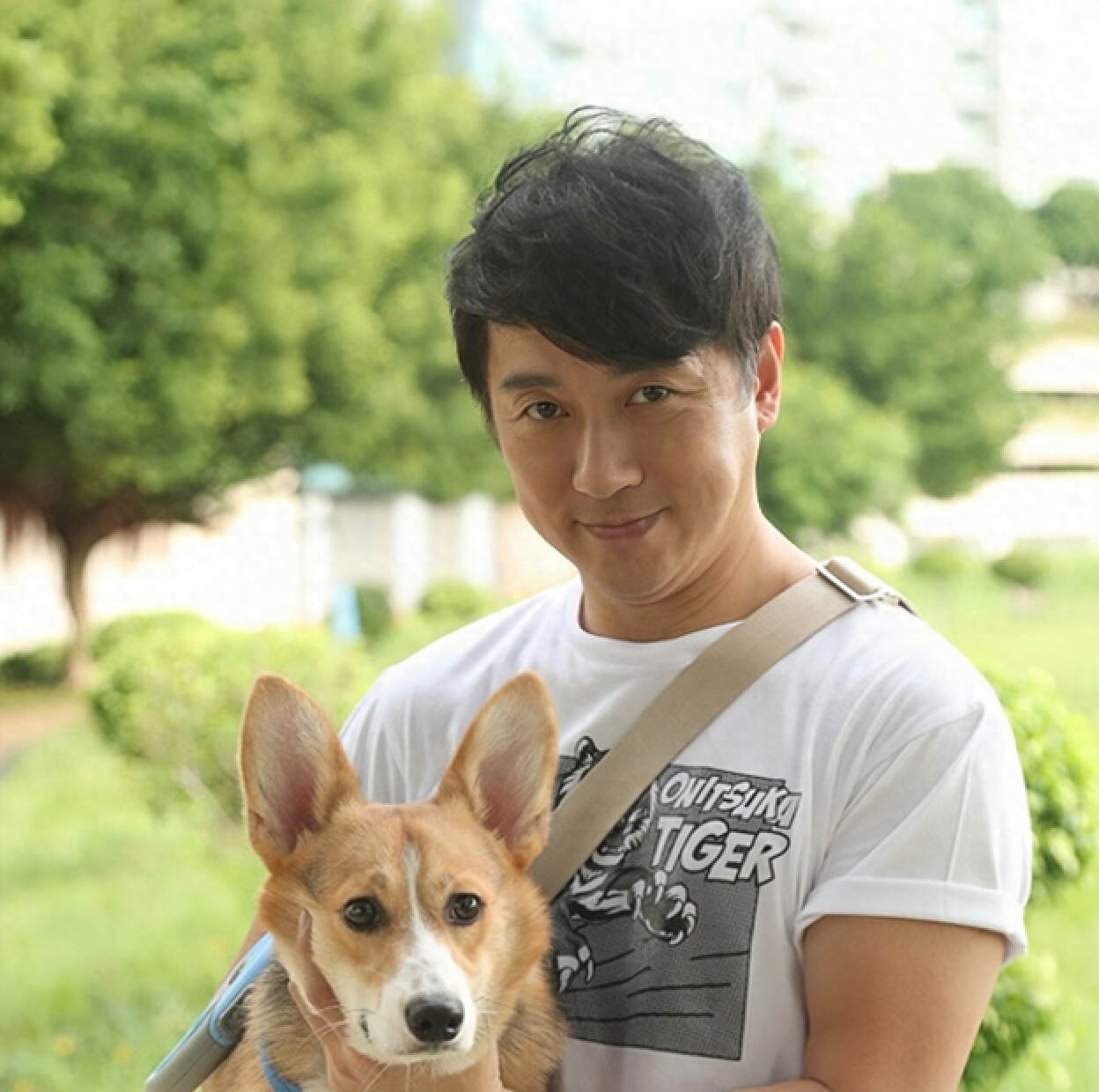 妻才罹癌過世！53歲男星驚傳「頭部長腫瘤」緊急開刀　「手術耗費8小時」兒女病房外淚崩：別帶走爸爸...