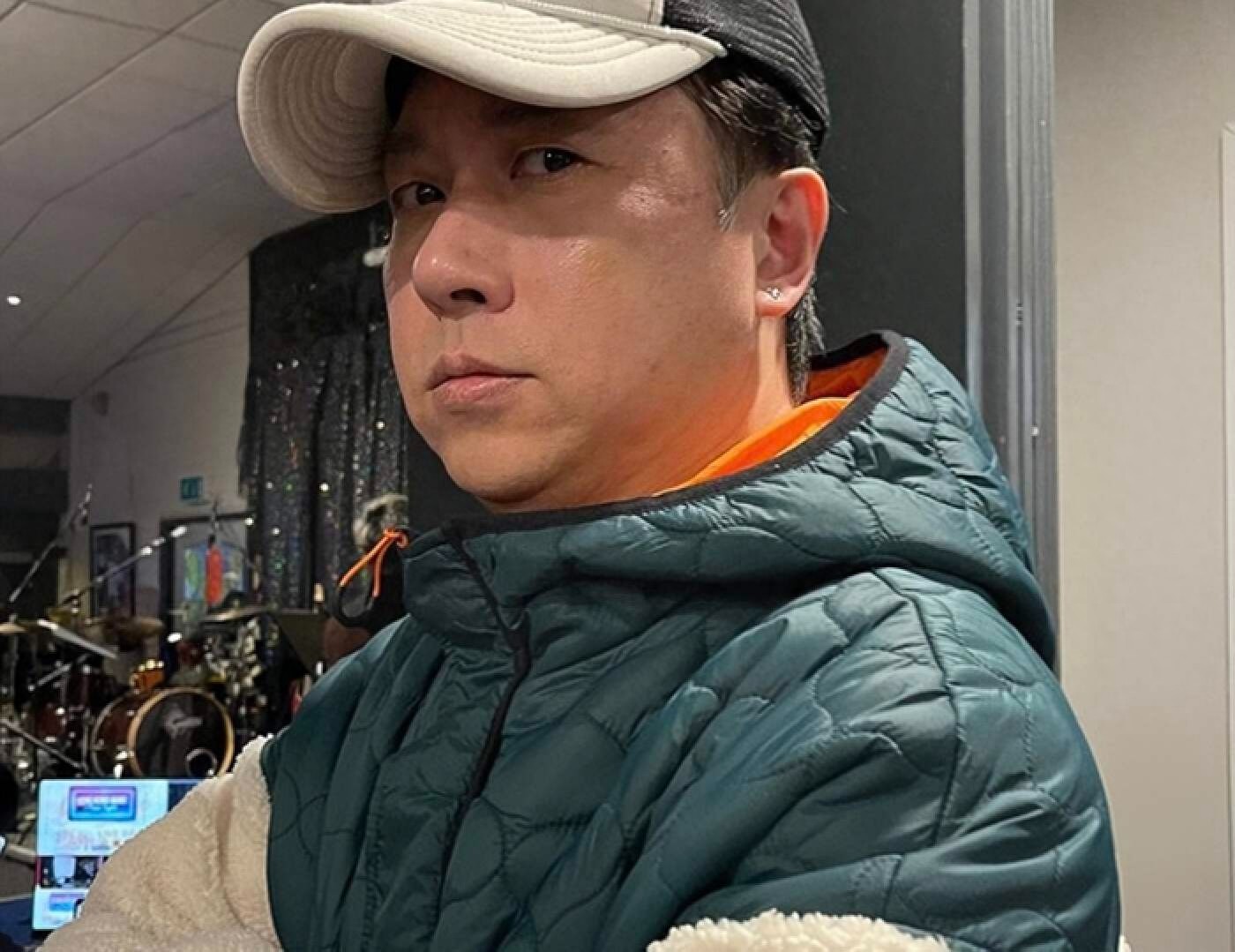 妻才罹癌過世！53歲男星驚傳「頭部長腫瘤」緊急開刀　「手術耗費8小時」兒女病房外淚崩：別帶走爸爸...