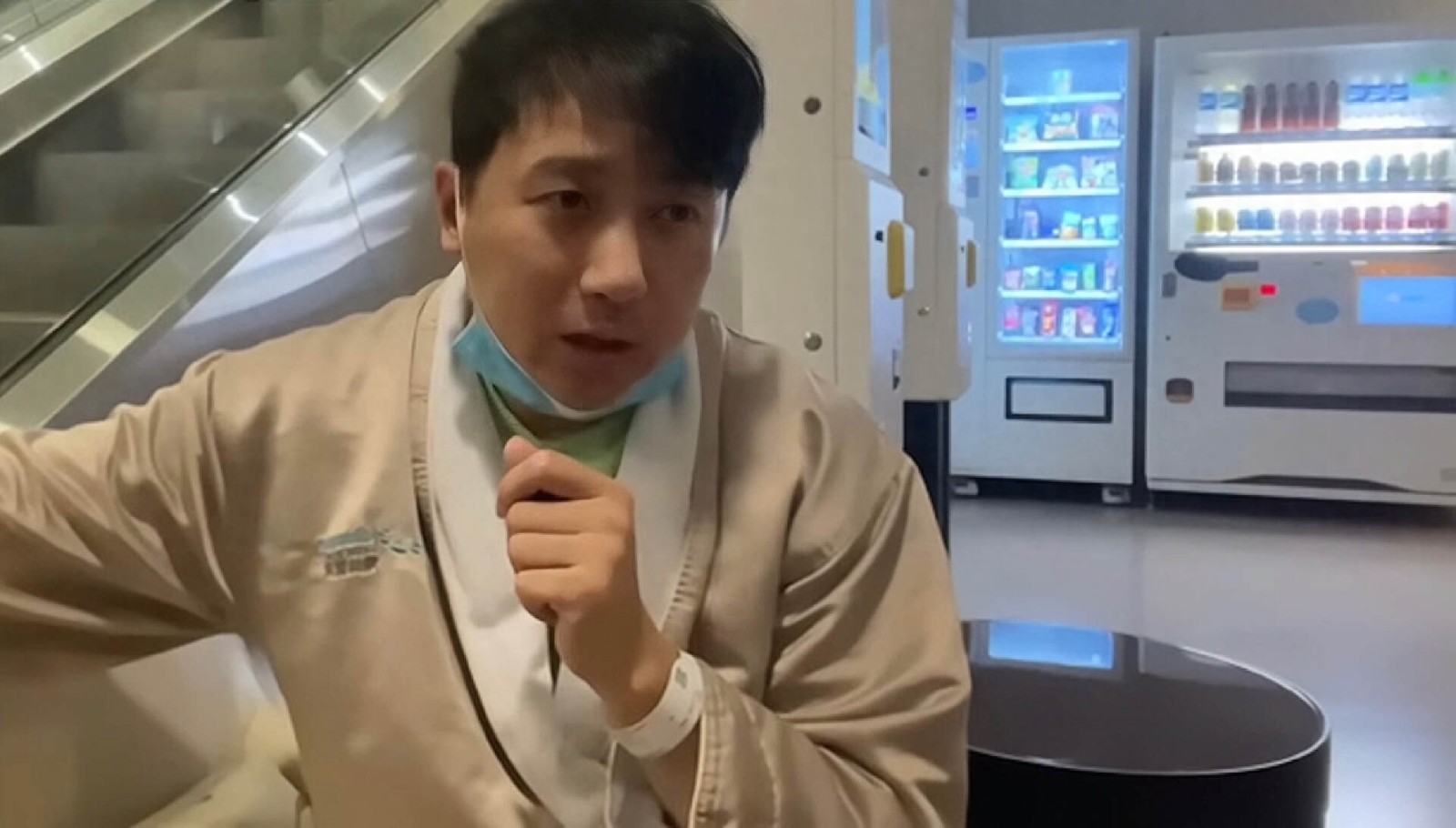 妻才罹癌過世！53歲男星驚傳「頭部長腫瘤」緊急開刀　「手術耗費8小時」兒女病房外淚崩：別帶走爸爸...