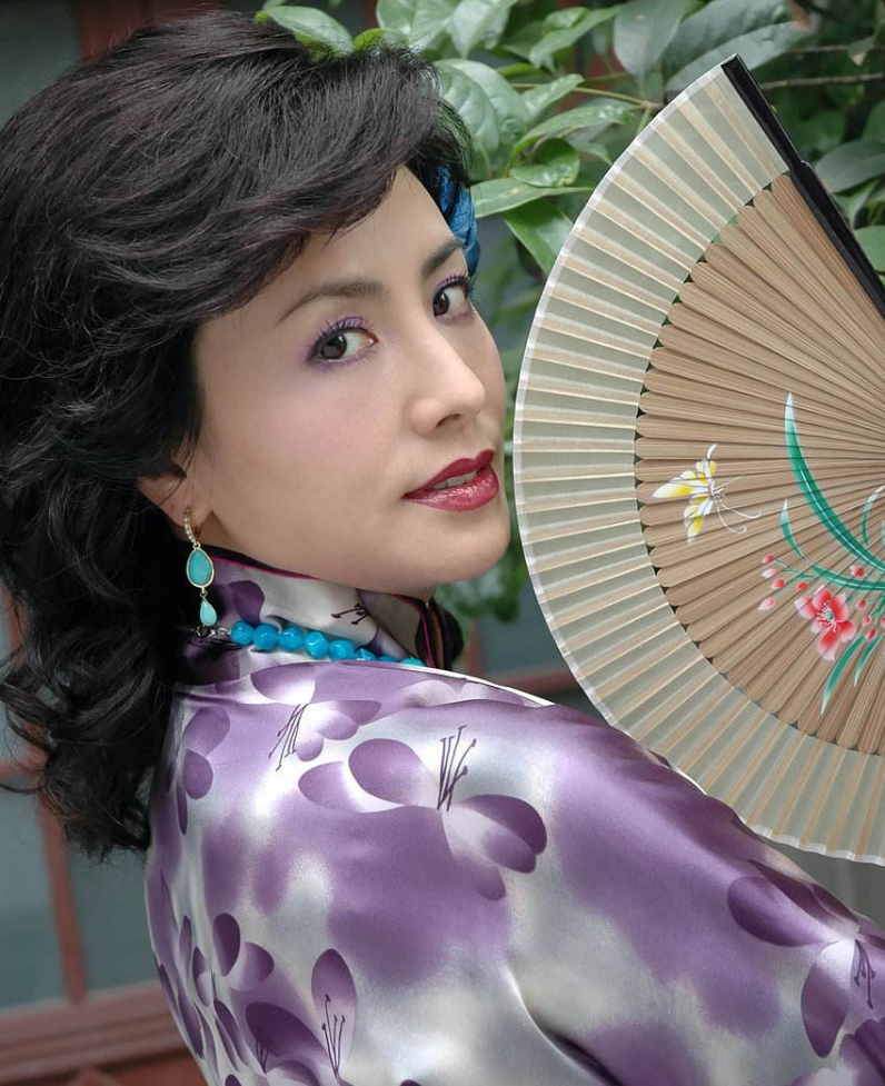 出道40年！她被譽為「台灣第一美人」活得通透颯爽　「甘願當後母」2段婚仍失敗收場...