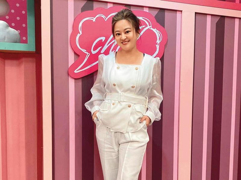 結婚10年沒小孩！46歲何嘉文怒揭「老公突然要她簽字」先斬後奏　爆氣「這次不離婚算我孬種」