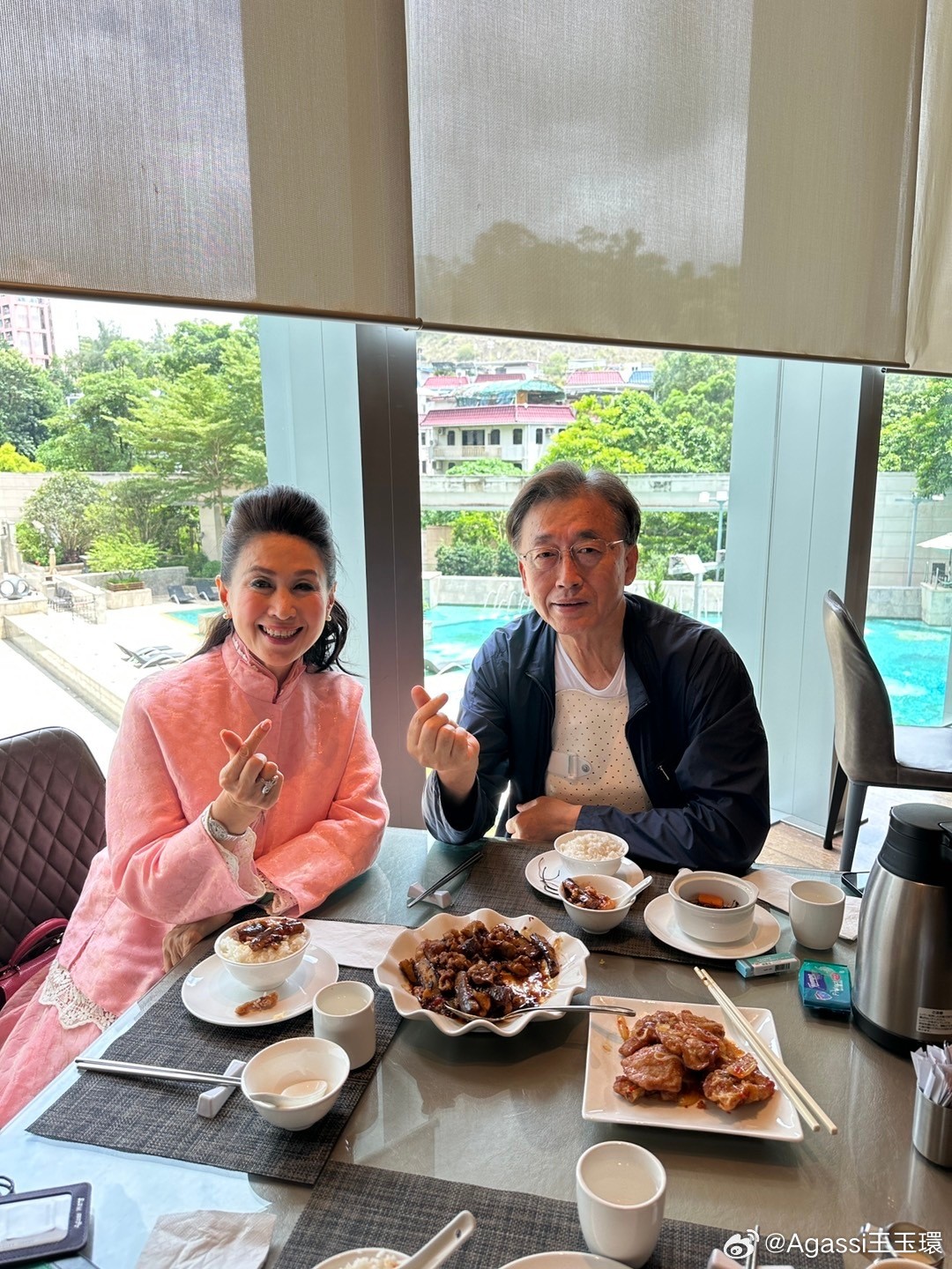 相戀男星15年無果！她改嫁富商「20年膝下無子」　不靠尪「轉行變身企業總監」豪宅顯露財力
