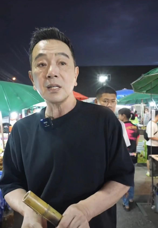 被爆住在富人區！66歲大咖演員「零偽裝猛嗑路邊攤」竟無人認出　「150元花不完」接地氣生活曝