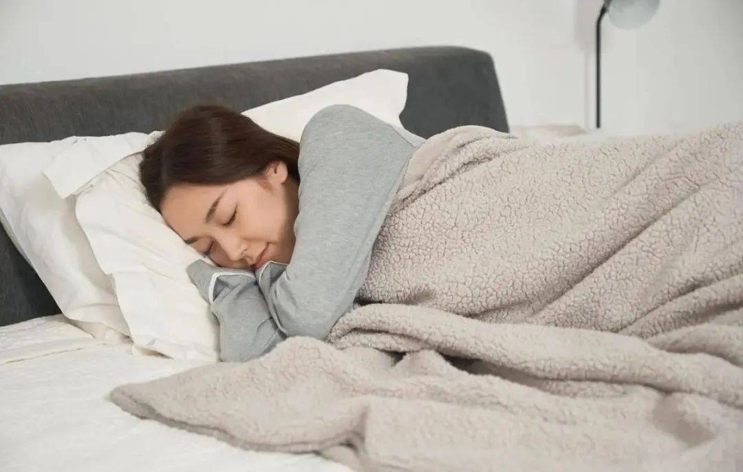 晚上睡覺前！最好在門把手上「掛一條毛巾」　並非迷信「看完漲知識了」