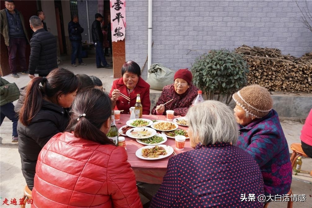 婆家15人聚餐！出錢出力「只有殘羹剩飯吃」　老公清醒後「一招反擊」婆家人再也不敢怠慢了