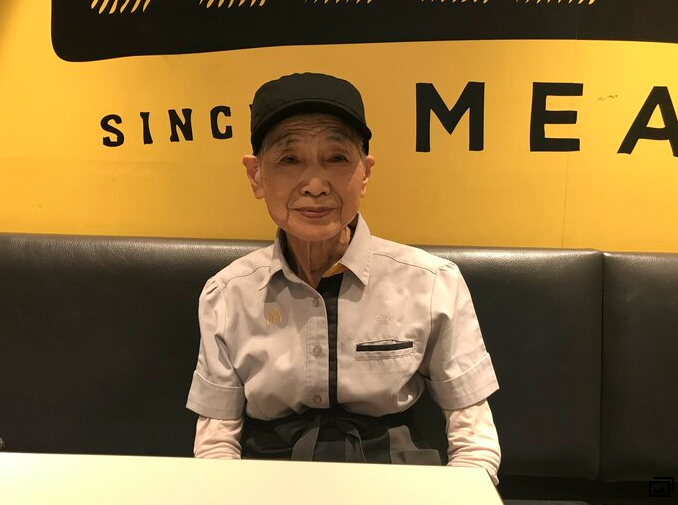 麥當勞最年長女員工！90歲奶奶「工作23年從沒請過假」：要工作到一百歲！
