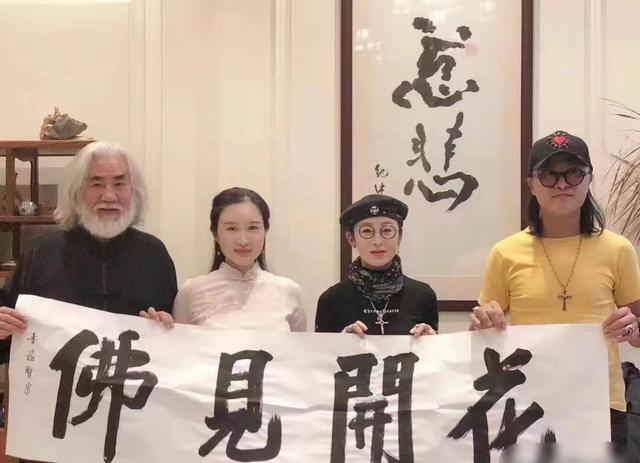 退圈20年被捕獲！55歲資深玉女「瘦到只剩35公斤」粉絲不敢認　網見「穿搭細節」驚：不簡單