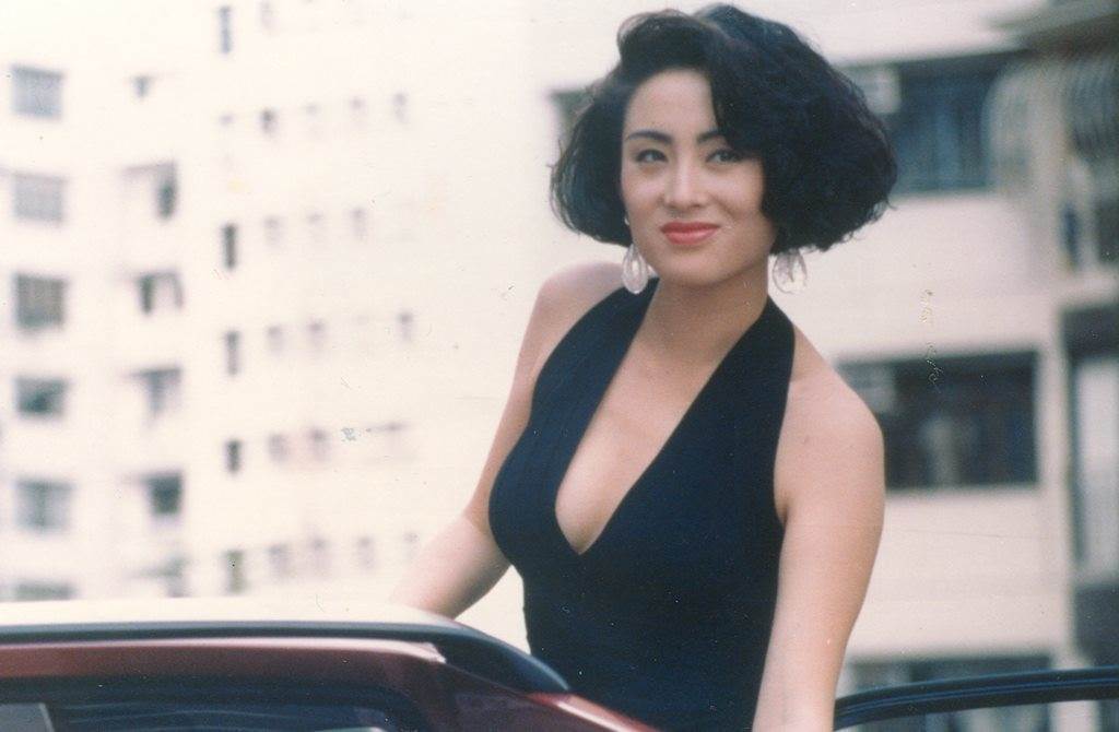 退圈20年被捕獲！55歲資深玉女「瘦到只剩35公斤」粉絲不敢認　網見「穿搭細節」驚：不簡單