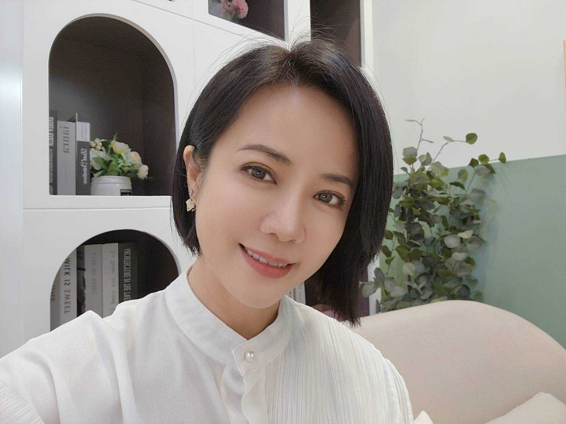 直行車高速撞上！48歲八點檔女星「遭甩人行道上」　現場「殘骸噴滿地」最新狀況曝光