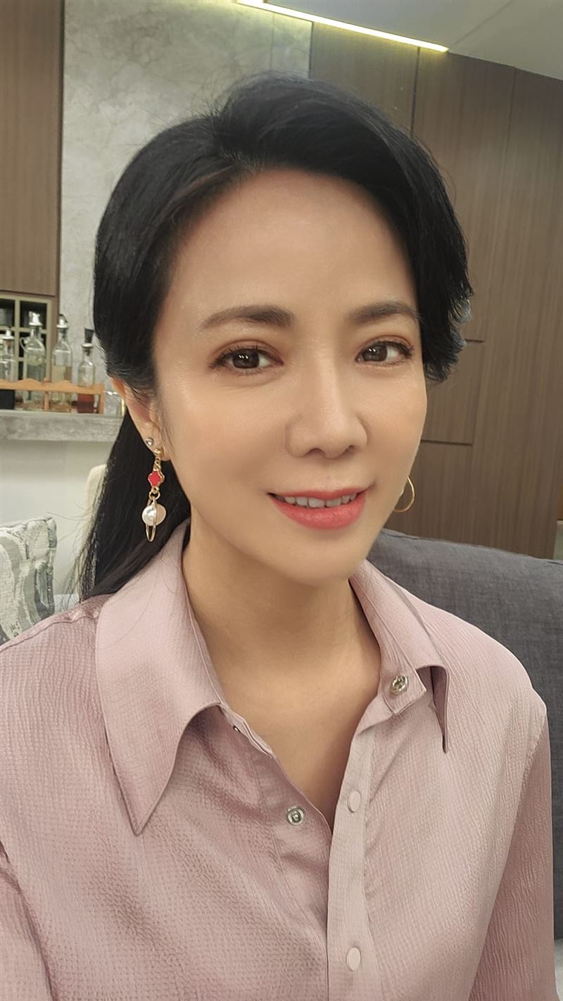 直行車高速撞上！48歲八點檔女星「遭甩人行道上」　現場「殘骸噴滿地」最新狀況曝光