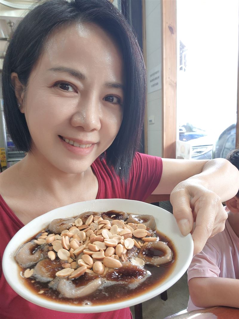 直行車高速撞上！48歲八點檔女星「遭甩人行道上」　現場「殘骸噴滿地」最新狀況曝光