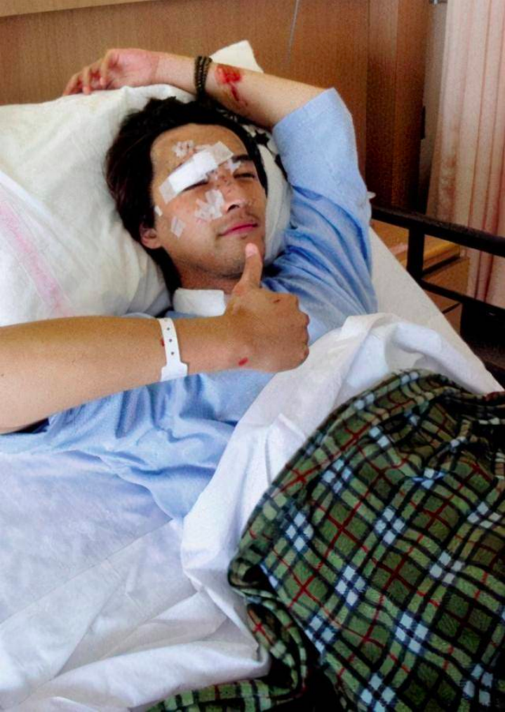 深夜再度暴走！大咖男星「失控發崩壞照」懺悔：我對不起好多人　網擔憂「他走不出17年前事故」