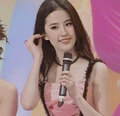 劉亦菲「19歲時」的舞蹈照！樣貌清純可愛　有誰注意到她旁邊「已成大咖的伴舞」是誰？