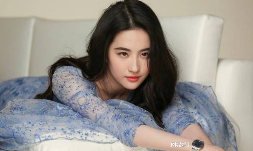 劉亦菲「19歲時」的舞蹈照！樣貌清純可愛　有誰注意到她旁邊「已成大咖的伴舞」是誰？