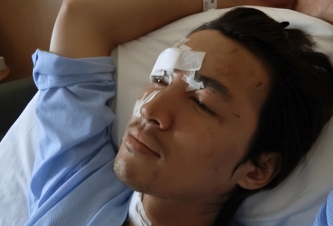 深夜再度暴走！大咖男星「失控發崩壞照」懺悔：我對不起好多人　網擔憂「他走不出17年前事故」