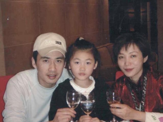 55歲男神驚傳離婚！婚內出軌合夥人「結褵20年原配不忍了」　崩潰「偷偷生下私生女」：小孩已長大