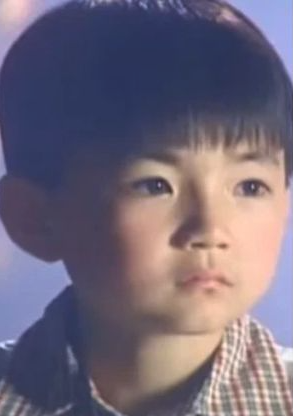 犯下重大命案!28歲台灣童星「遭重判17年」囂張逃逸 犯案後還慶功「通緝照曝光」死者母淚:是種折磨