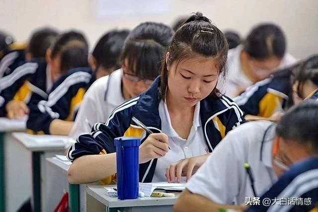 父親「娶了後媽」把女兒趕出家門！6年後女兒事業有成歸來　到家後「見到繼母」卻愣住了