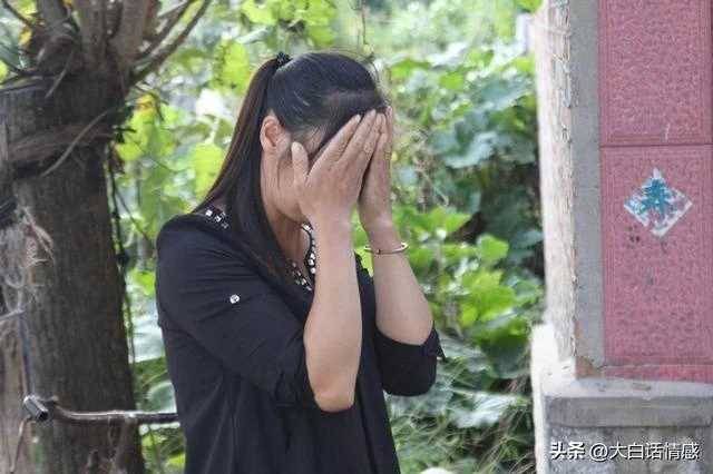 父親「娶了後媽」把女兒趕出家門！6年後女兒事業有成歸來　到家後「見到繼母」卻愣住了