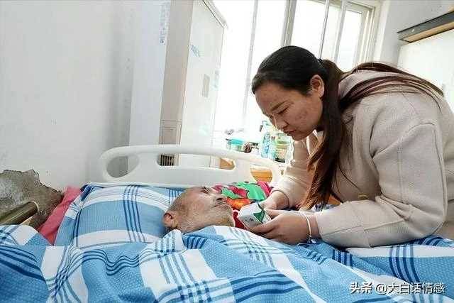 父親「娶了後媽」把女兒趕出家門！6年後女兒事業有成歸來　到家後「見到繼母」卻愣住了
