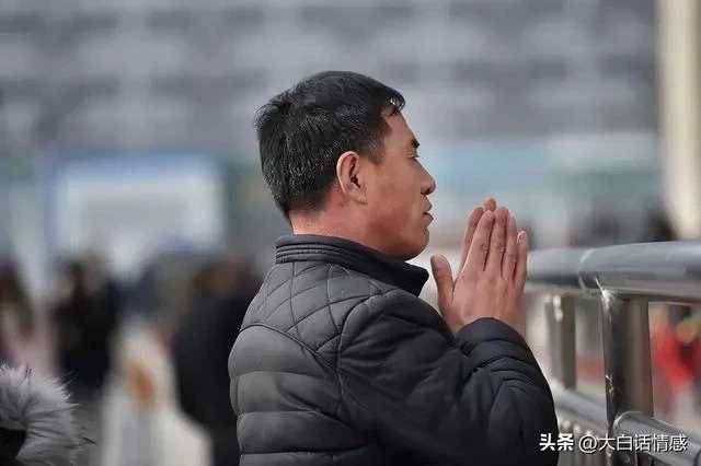 父親「娶了後媽」把女兒趕出家門！6年後女兒事業有成歸來　到家後「見到繼母」卻愣住了