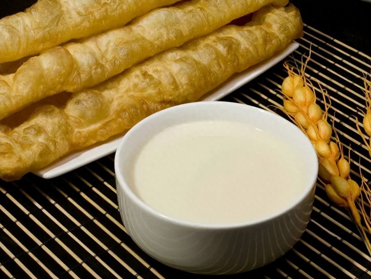 豆漿是痛風手下「猛將」?醫生提醒:不想腎報廢「3種食物」盡量少吃