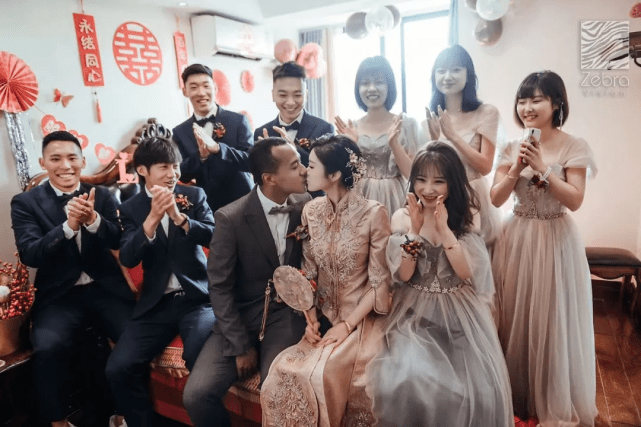 黑白配夫妻！黑人球星「甜娶東方面孔女孩」卻被酸準備二婚　背景曝光後「眾人竟一面倒祝福」