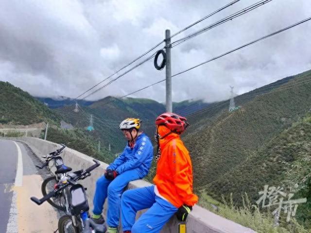 國中兒放暑假！父子三人「32天騎2160公里」日騎10小時　翻過12座高山回家「媽媽開門傻眼了」