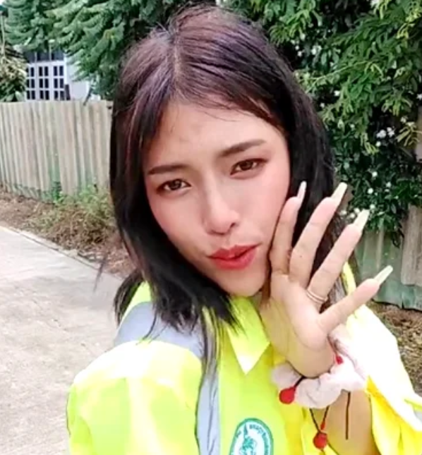 被封最美清潔工！她化濃妝「認真掃地收垃圾」爆紅　工作身影 「正到狂圈33萬粉絲」❤️