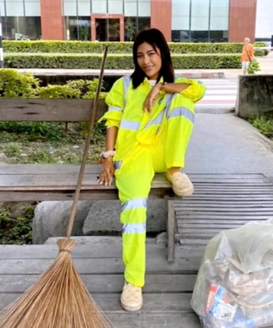被封最美清潔工！她化濃妝「認真掃地收垃圾」爆紅　工作身影 「正到狂圈33萬粉絲」❤️