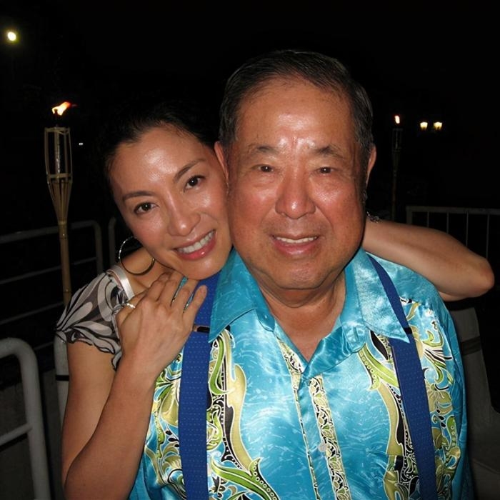 出生當地望族！61歲楊紫瓊2婚探親「娘家豪宅曝光」　被爆有15兄弟姊妹「父親擁三房不簡單」