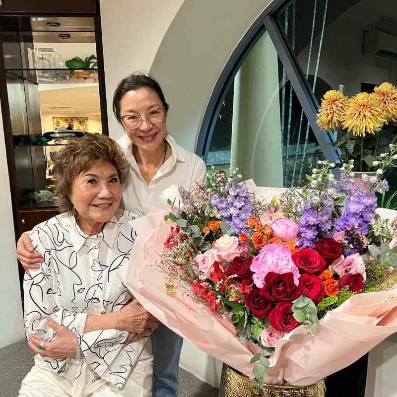 出生當地望族！61歲楊紫瓊2婚探親「娘家豪宅曝光」　被爆有15兄弟姊妹「父親擁三房不簡單」