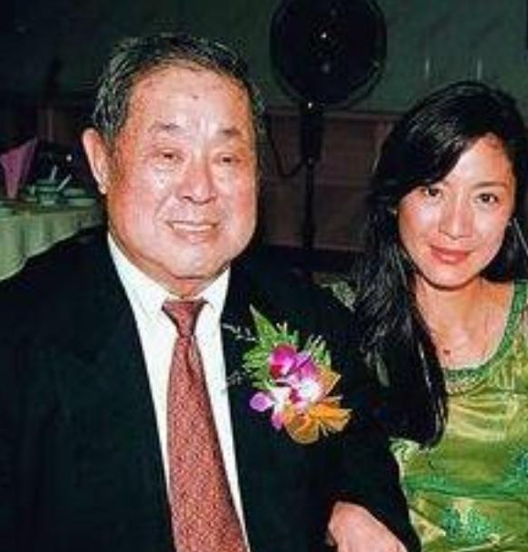 出生當地望族！61歲楊紫瓊2婚探親「娘家豪宅曝光」　被爆有15兄弟姊妹「父親擁三房不簡單」