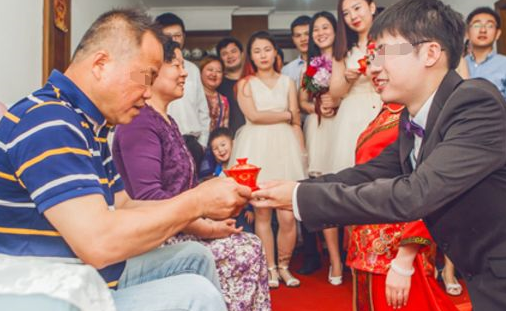 二婚嫁給婦科醫生！新婚夜他「讓我幫他搓澡」無奈妥協　「一進浴室」我扭頭抱女兒離家出走 
