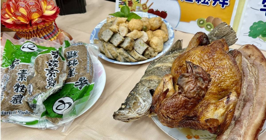 普渡忙整天！她休息「遭小姑怒瞪狠酸」：坐著是怎樣？　公公一聽「抓橘子出手教訓」媳婦感動：太明理了