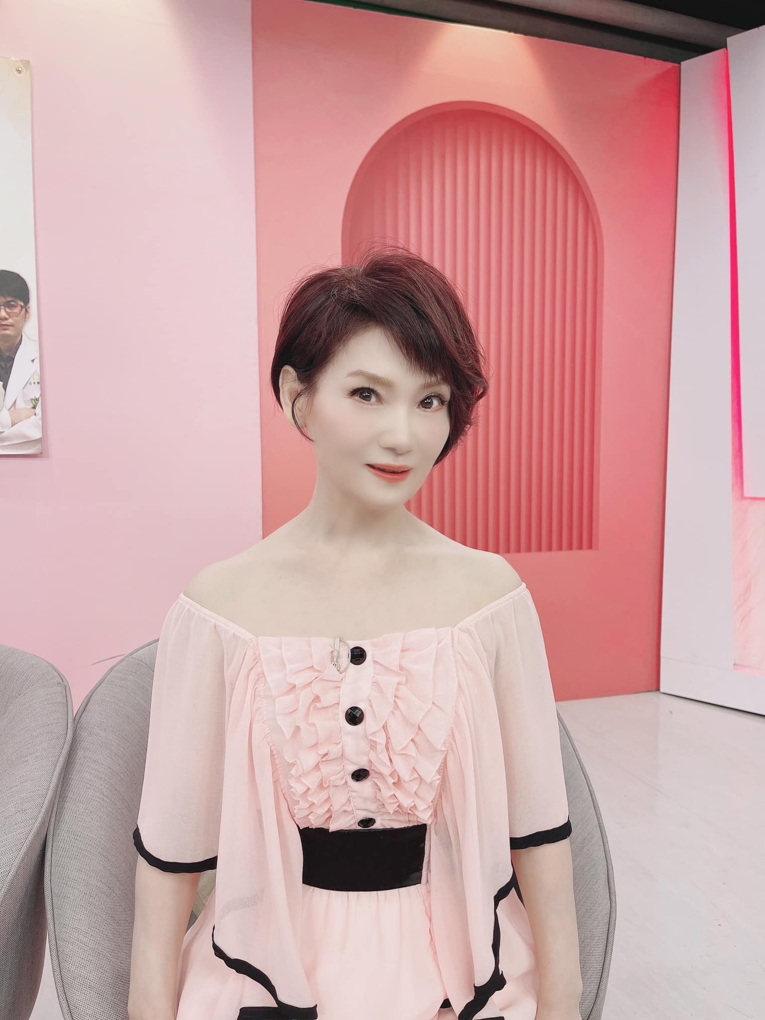 為愛私奔！63歲女星「當年拋棄娘家人」遭劈腿離婚　「開車撞山壁險毀容」數十年未見父母