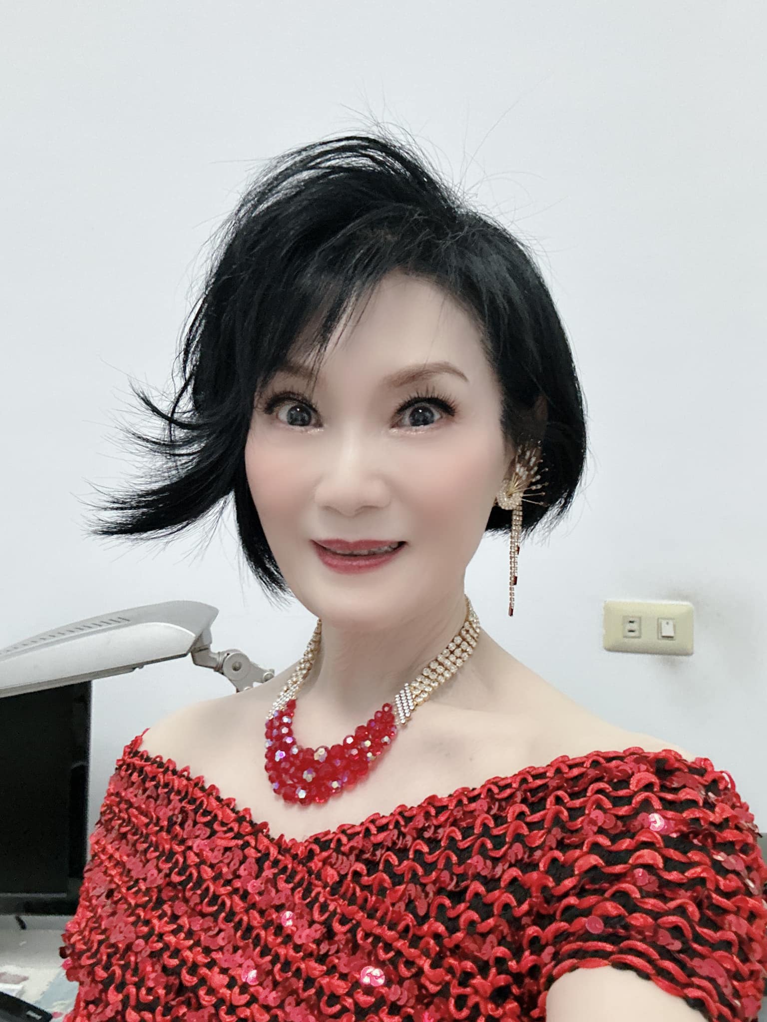 為愛私奔！63歲女星「當年拋棄娘家人」遭劈腿離婚　「開車撞山壁險毀容」數十年未見父母