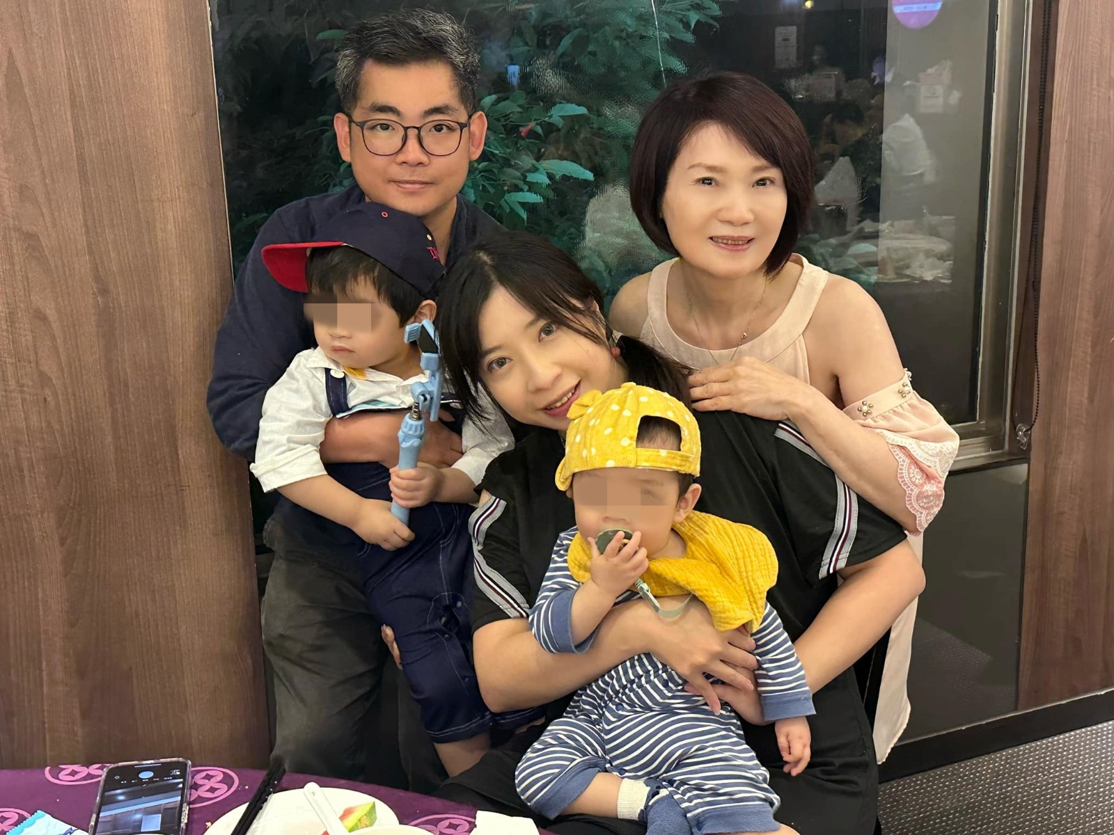 為愛私奔！63歲女星「當年拋棄娘家人」遭劈腿離婚　「開車撞山壁險毀容」數十年未見父母