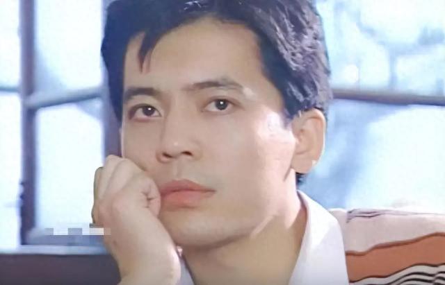 錯過鞏俐！校草男星「把情意埋心底」不敢開口　29歲「轉身娶妻情牽31年」被譽最美愛情