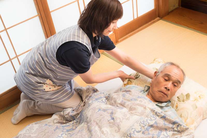 照顧公公15年！90歲公公中秋節前「叮囑三兒女回家」　「拿出一個布包」我一打開淚流滿面