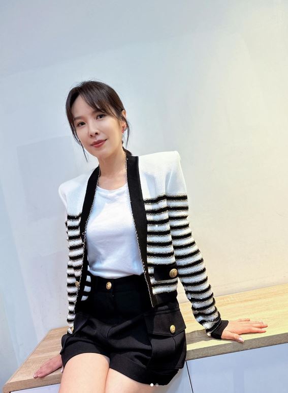 無修圖年代！天心曬「28年前泳裝照」驚見賈靜雯　5美女「全是知名女星」網狂問：中間認不出
