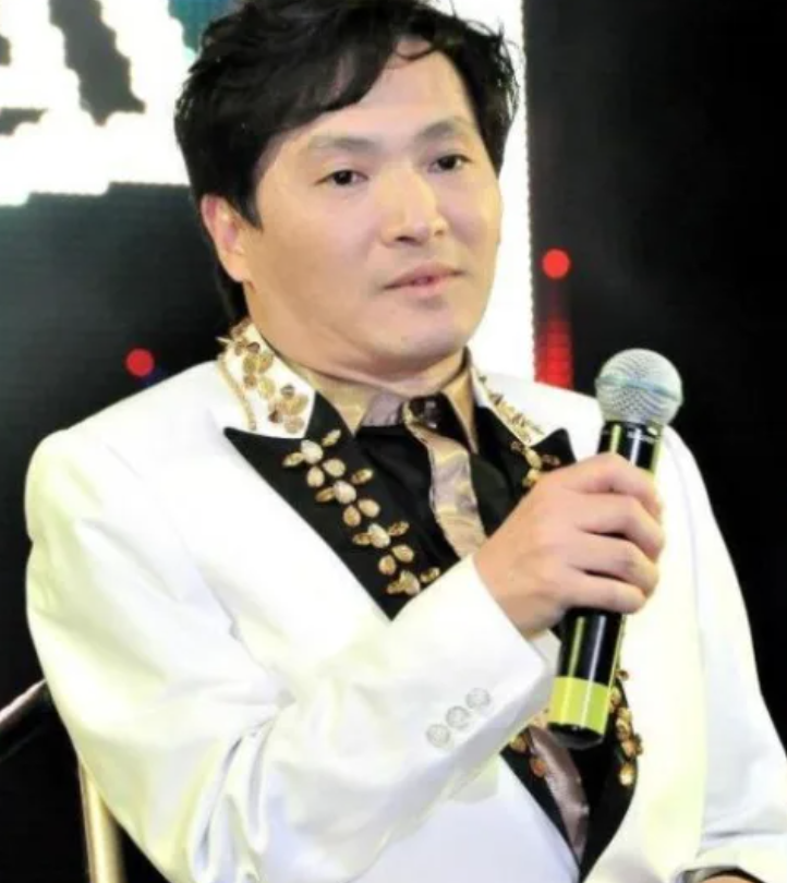 醫警告恐癱瘓！57歲台語歌王「驚傳骨折重傷」送醫搶救　他淚曝「現在只能臥床」近況曝光